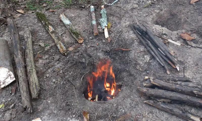 Rozpalanie ogniska na wyprawie