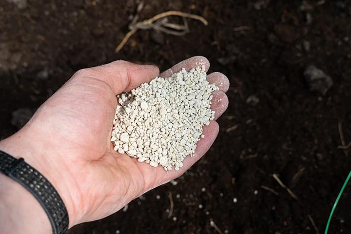 Rozpuszczanie Azofoski w wodzie