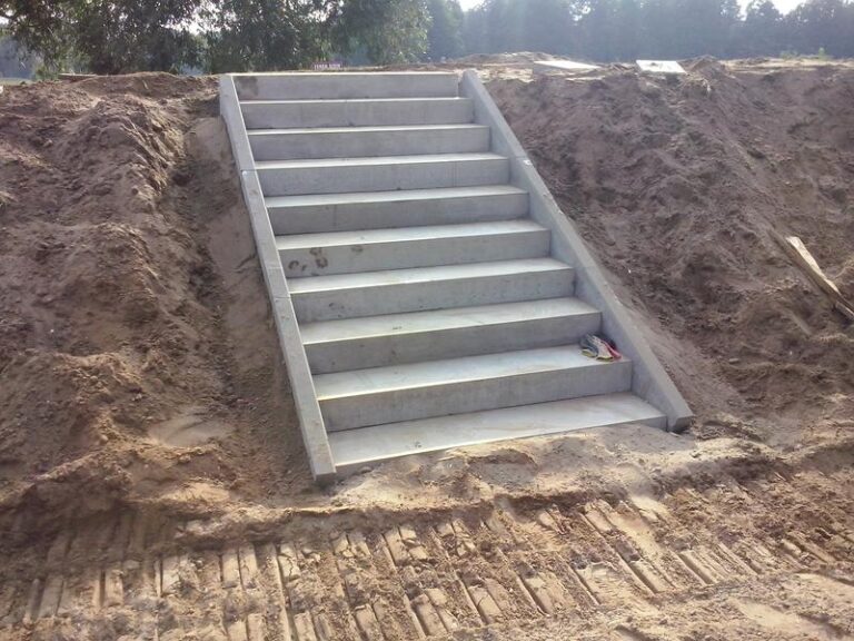 Jak stworzyć piękne schody na skarpie z podkładów – krok po kroku