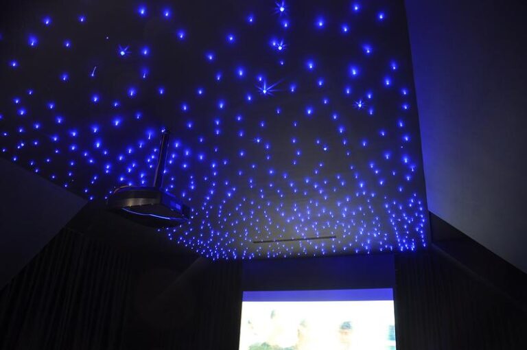 Magiczny pokój nastolatka: jak stworzyć idealną przestrzeń z gwiezdnym sufitem