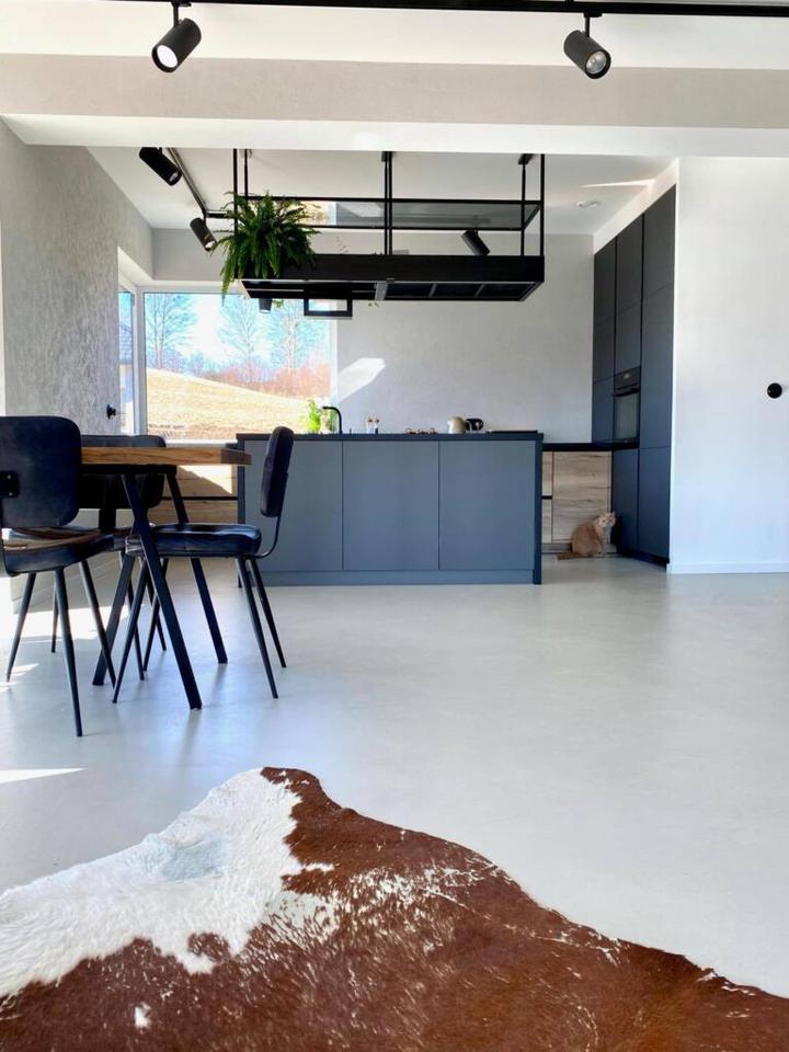 Betonowa podłoga w domu