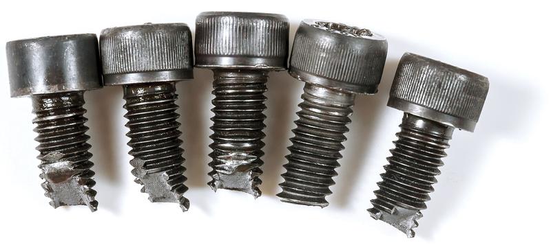 Wykręcanie urwanej śruby